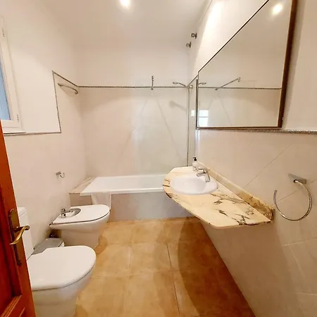 Casa Faro: Beachfront Ground Floor Retreat With Sea Views *