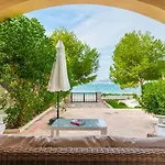 Casa Faro Spacious, Ground Floor On The Pine Walk, Covered Terrace With Sea Views. Wifi/air Con * Pollensa