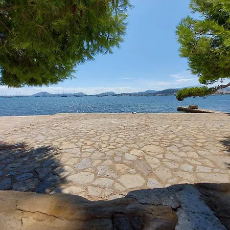 Casa Faro Spacious, Ground Floor On The Pine Walk, Covered Terrace With Sea Views. Wifi/air Con * Pollença