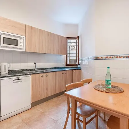 Appartement Casa Faro Spacious, Ground Floor On The Pine Walk, Covered Terrace With Sea Views. Wifi/air Con Pollença