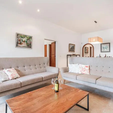 Casa Faro Spacious, Ground Floor On The Pine Walk, Covered Terrace With Sea Views. Wifi/air Con Pollença