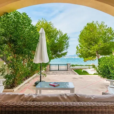 Casa Faro Spacious, Ground Floor On The Pine Walk, Covered Terrace With Sea Views. Wifi/air Con * Pollença
