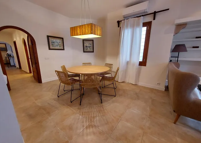 Casa Faro: Beachfront Ground Floor Retreat With Sea Views *