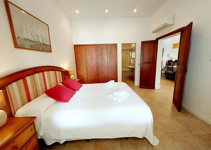 Casa Faro Spacious, Ground Floor On The Pine Walk, Covered Terrace With Sea Views. Wifi/air Con Apartment