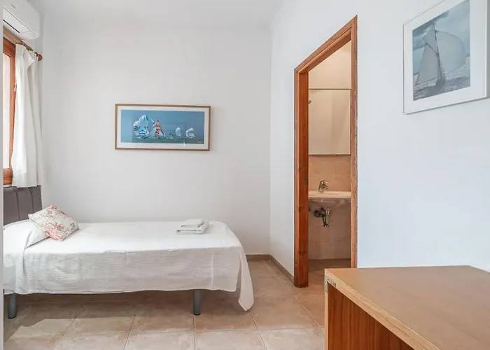 Casa Faro Spacious, Ground Floor On The Pine Walk, Covered Terrace With Sea Views. Wifi/air Con Apartment Pollença