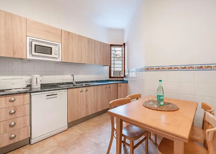 Apartment Casa Faro Spacious, Ground Floor On The Pine Walk, Covered Terrace With Sea Views. Wifi/air Con Pollença