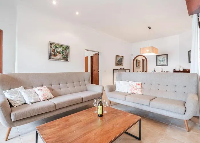 Casa Faro Spacious, Ground Floor On The Pine Walk, Covered Terrace With Sea Views. Wifi/air Con Pollença