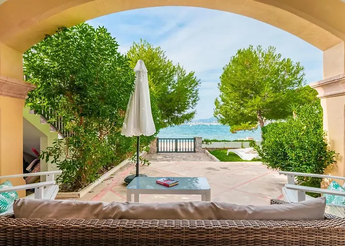 Casa Faro Spacious, Ground Floor On The Pine Walk, Covered Terrace With Sea Views. Wifi/air Con * Pollença